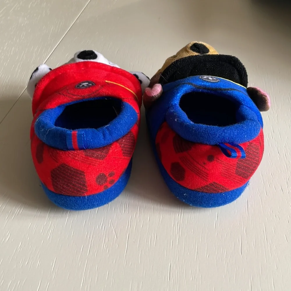 Paw patrol unisex slippers size 5/6